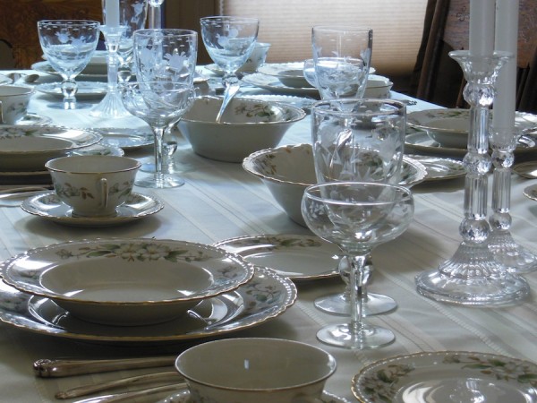 Holiday Table Setting